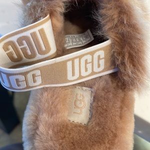 UGG slippers NWT!!